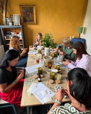 Jsem ráda, že se s vámi mohu potkávat a můžeme společně dělat něco co nás baví💚 Vůně bergamotu, cedru, bambusu, citronové...