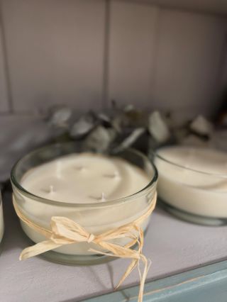 Chladné počasí nás vždycky povzbudí k tomu, abychom si zapálili nějakou tu lahodnou svíčku. A tak mám pro vás opět...