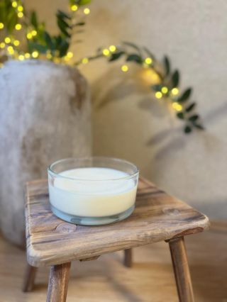 Svíčka vždycky potěší. Skleněná mísa se čtyřmi knoty plná sójového vosku. Vůni si můžete vybrat na mém eshopu mojesoja....