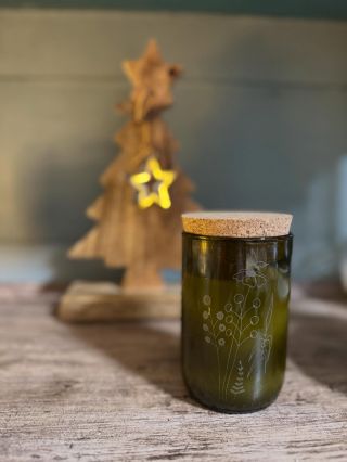 Nové zimní vůně k prvnímu adventu ve vinné lahvi 🌿Horký zázvor 🌿Pečená dýně latté a perníček obě vůně dokreslují...